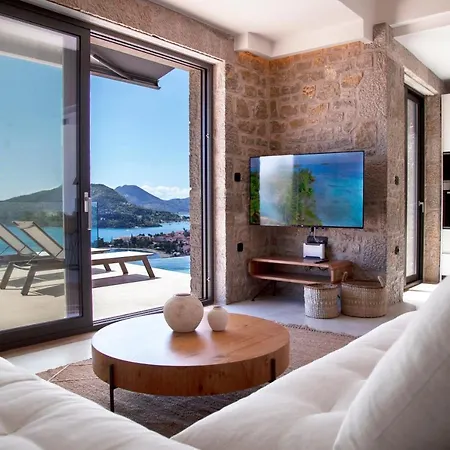 Villa Phaena With Infinity Pool *
